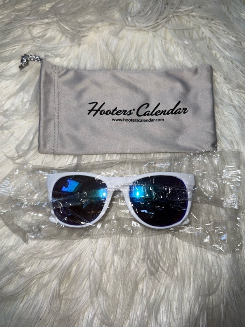 NIP 2020 Hooters calendar girl sunglasses with pouch.